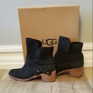 UGG w elora black ankle boots